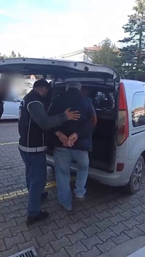 Taksiden yolcu yerine 3 kaçak göçmen çıktı