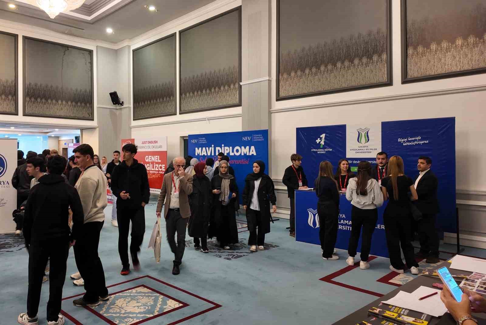 SUBÜ aday öğrencilerle tanıtım fuarında buluştu