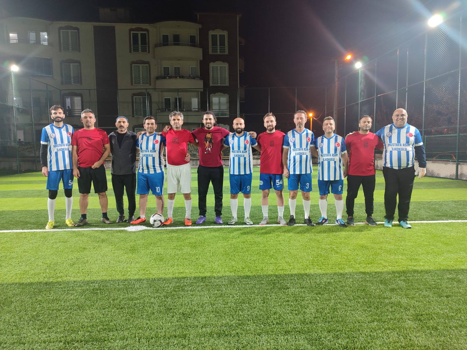 Hendek’te Öğretmenler Günü Turnuvası Coşkuyla Devam Ediyor