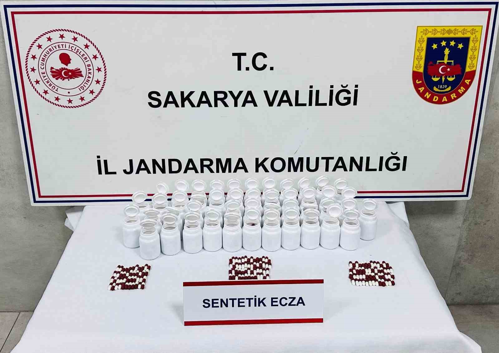 Uyuşturucu ve uyarıcı madde satacağı tespit edilen şüpheliyi jandarma yakaladı