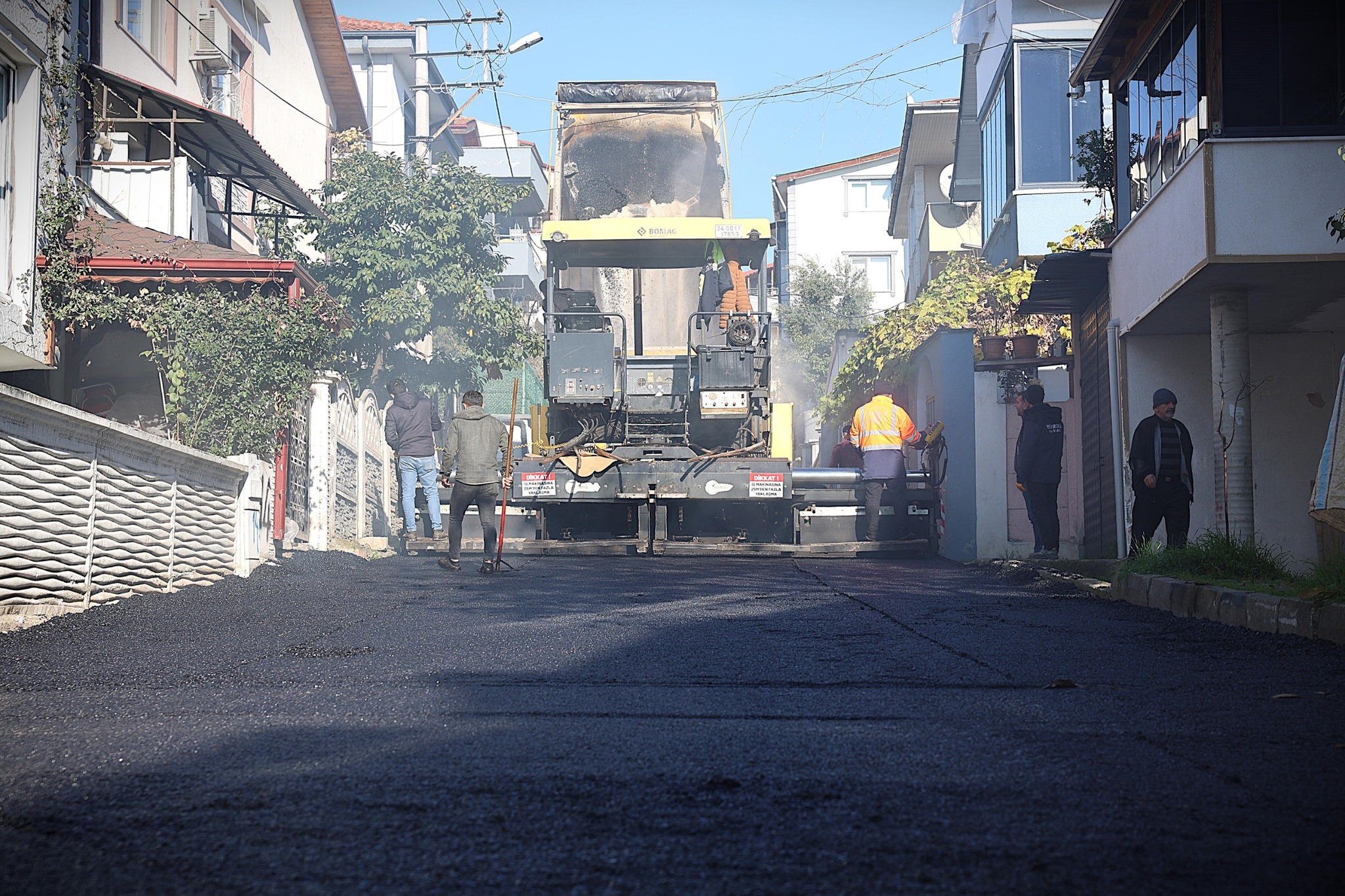 Erenler Belediyesi Asfalt Çalışmalarını Sürdürüyor