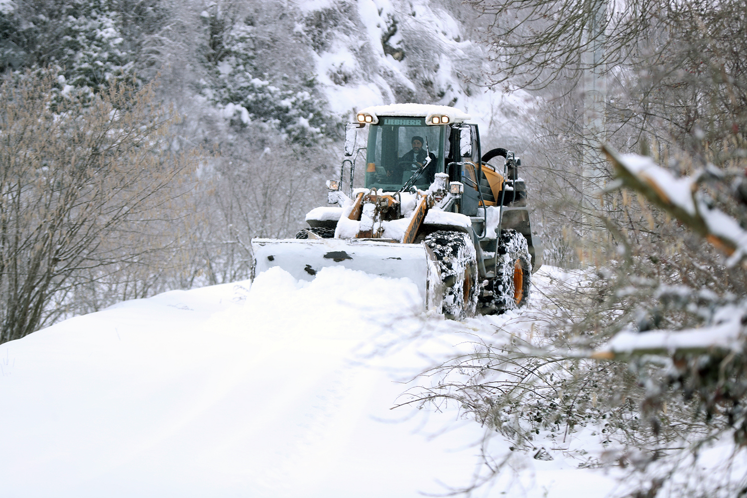 Büyükşehir’den Saat 17 Kar Raporu: 31 Grup Yolu Açıldı