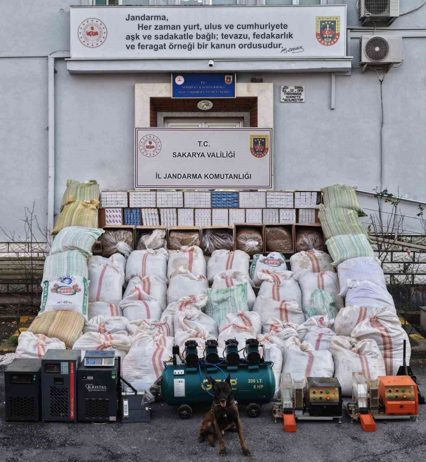 3 ton tütünün ele geçirildiği kaçakçılık operasyonunda 4 şüpheli gözaltına alındı