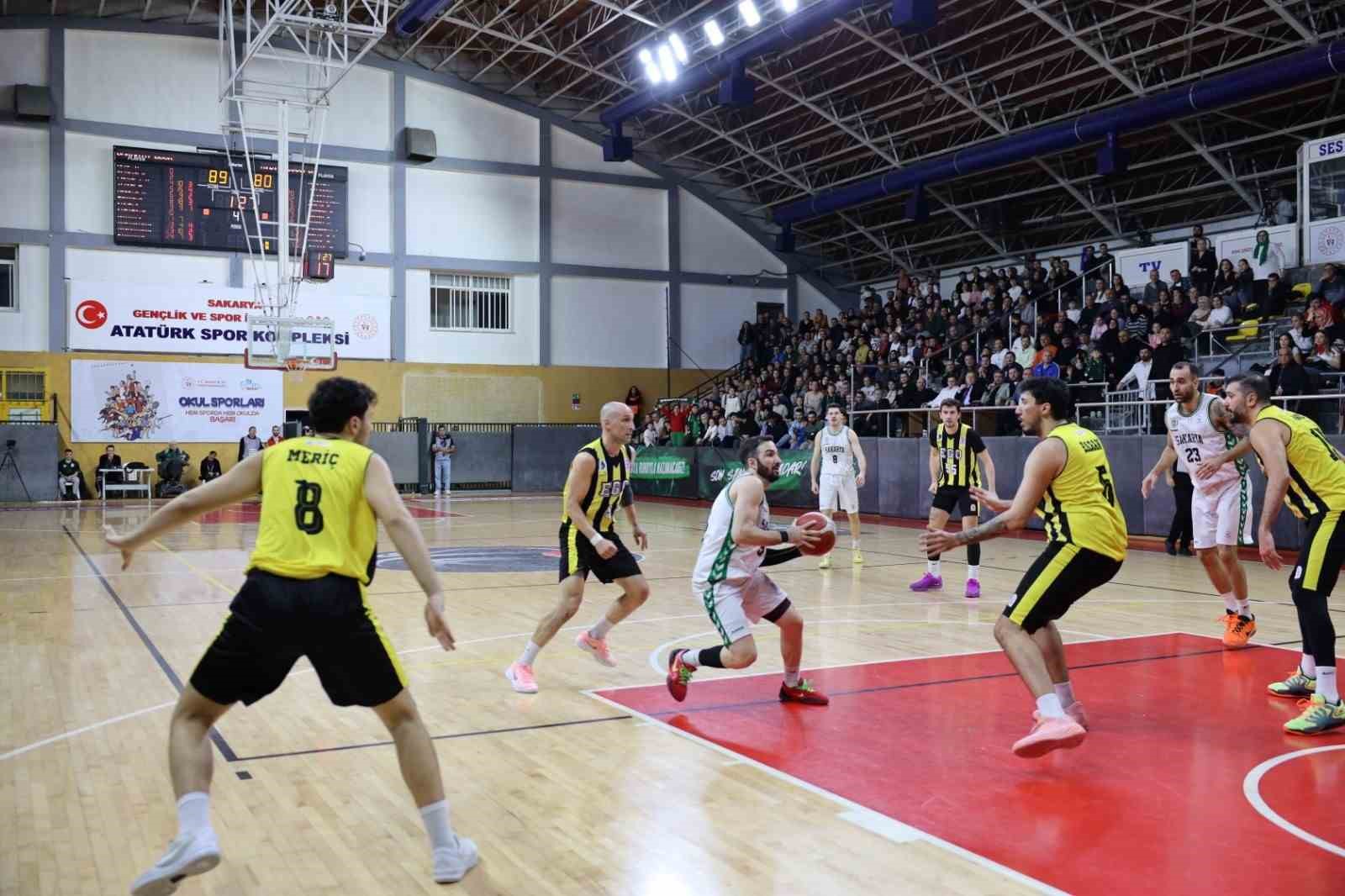 Sakarya Büyükşehir Basketbol galibiyet serisini 12’ye çıkardı