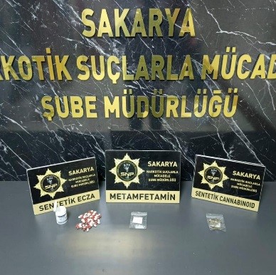 Polis ekiplerinden 3 ilçede 5 ayrı uyuşturucu operasyonu: 12 gözaltı
