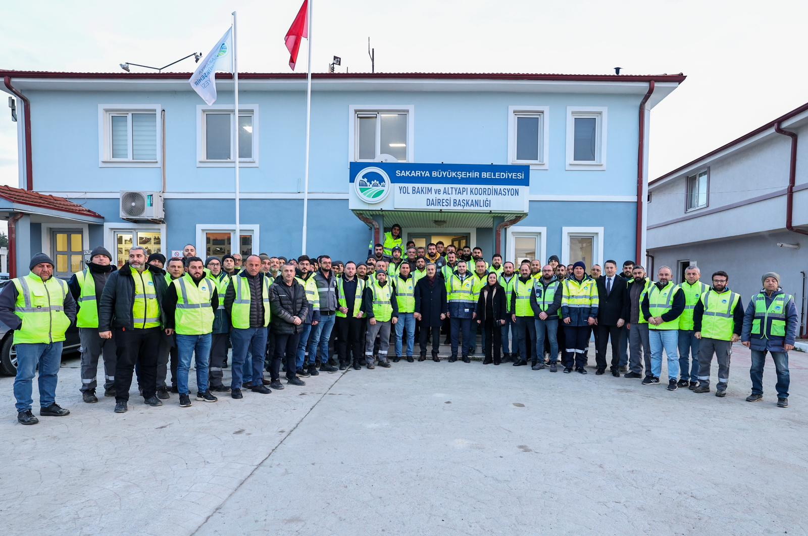 Başkan Yusuf Alemdar Güne Asfalt ve Karla Mücadele Ekipleriyle Başladı