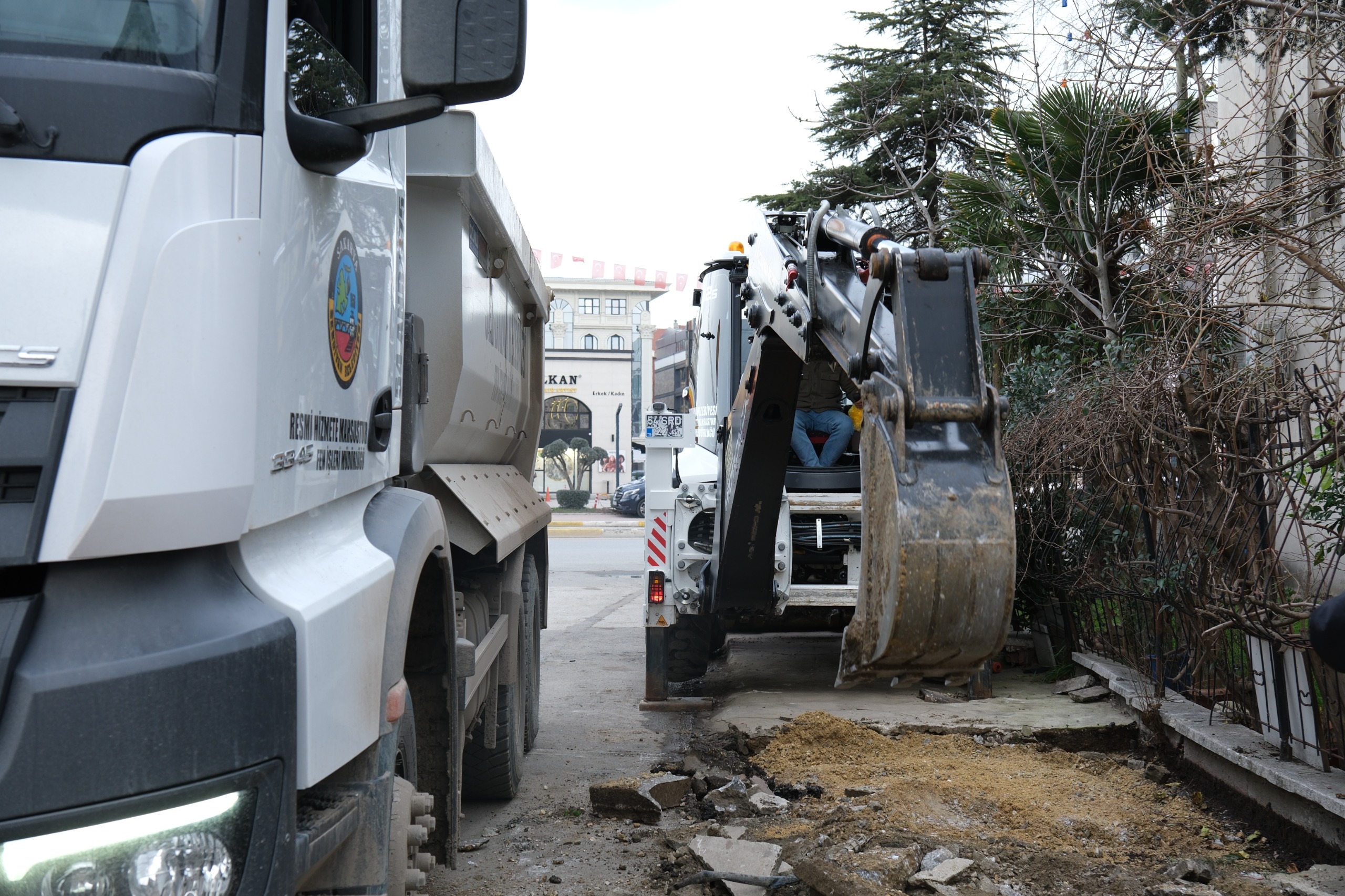 Serdivan’da Otopark Hamlesi İstiklal Mahallesi’nde Sürüyor