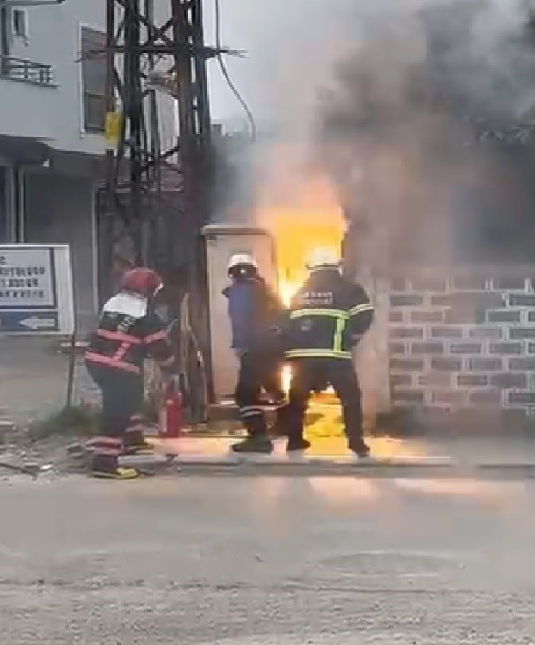 Sakarya’da trafo yangınındaki patlama paniğe neden oldu