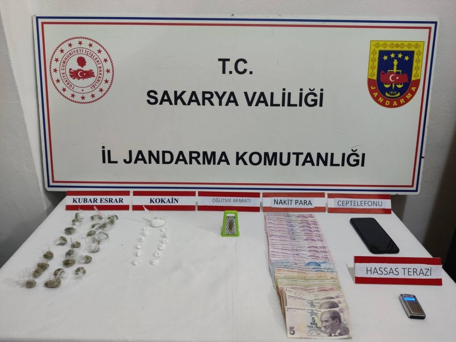Jandarma uyuşturucuya geçit vermiyor: 1 tutuklama