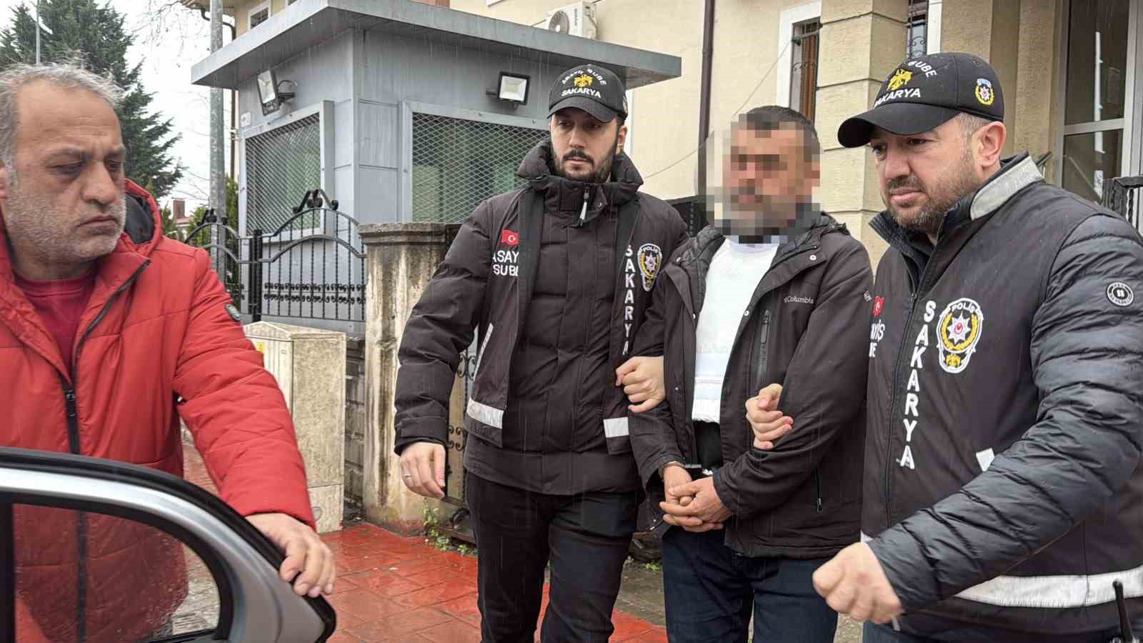 Eşini ve MHP ilçe başkanını öldüren emekli polis adliyeye sevk edildi