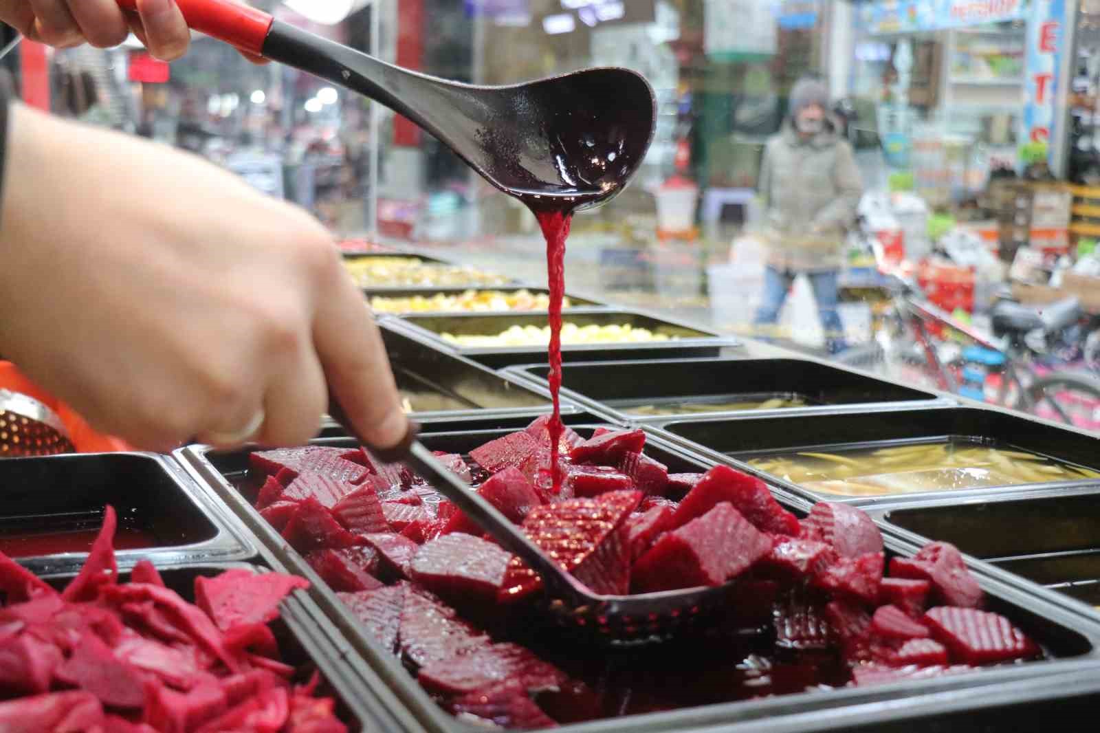 Kış sofralarının renkli lezzeti turşu vatandaştan yoğun ilgi görüyor