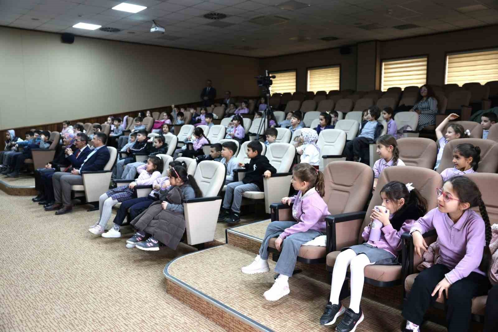 İlkokul öğrencileri Erenler Belediyesi’nde