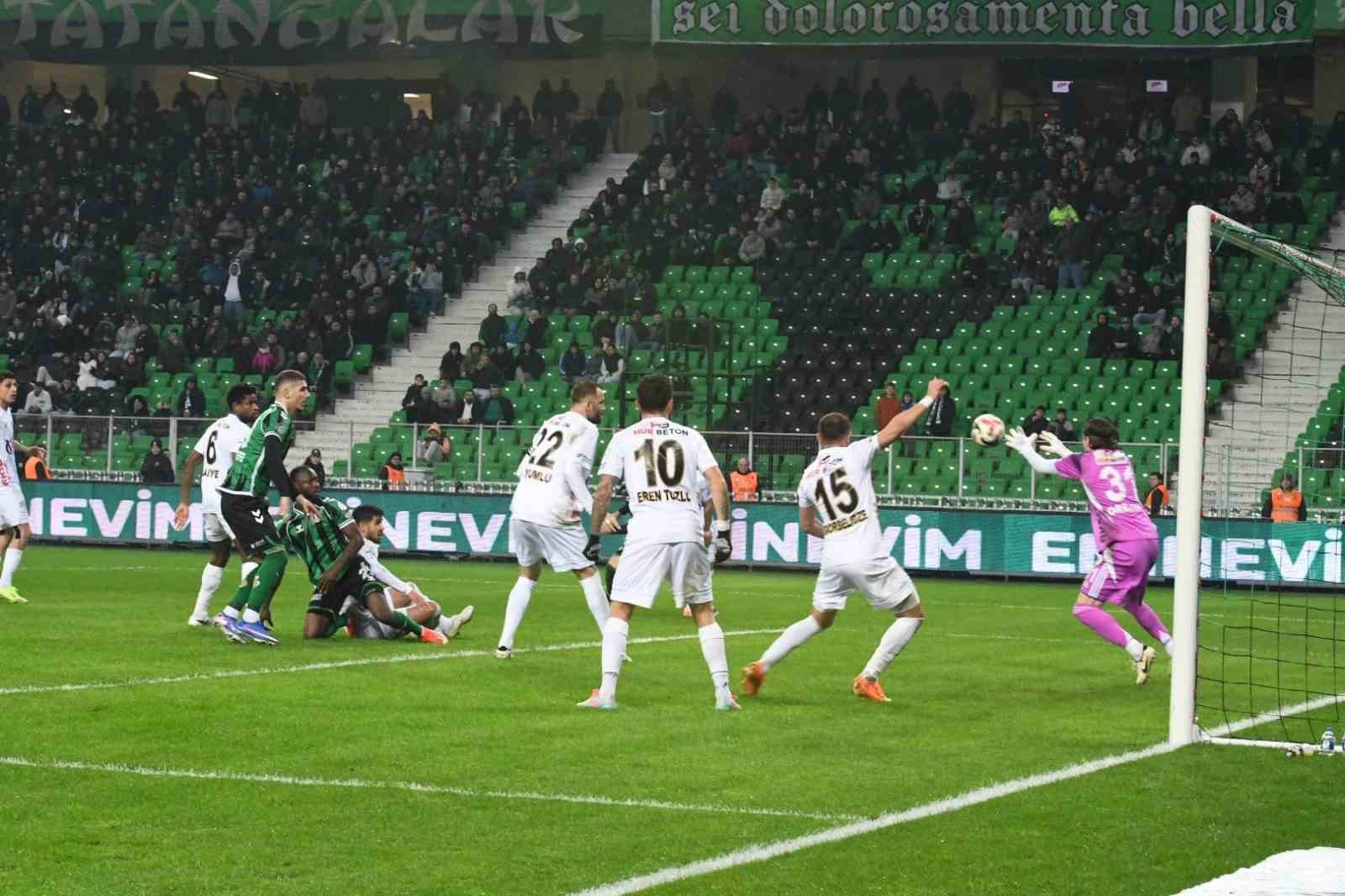 Düşme potasındaki Sakaryaspor’da teknik direktör istikrarsızlığı