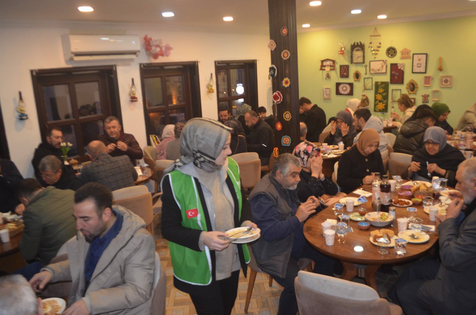 Taraklı’da Ramazan’ın 11. Gecesi Ümmet Sofrası’nda Buluştu