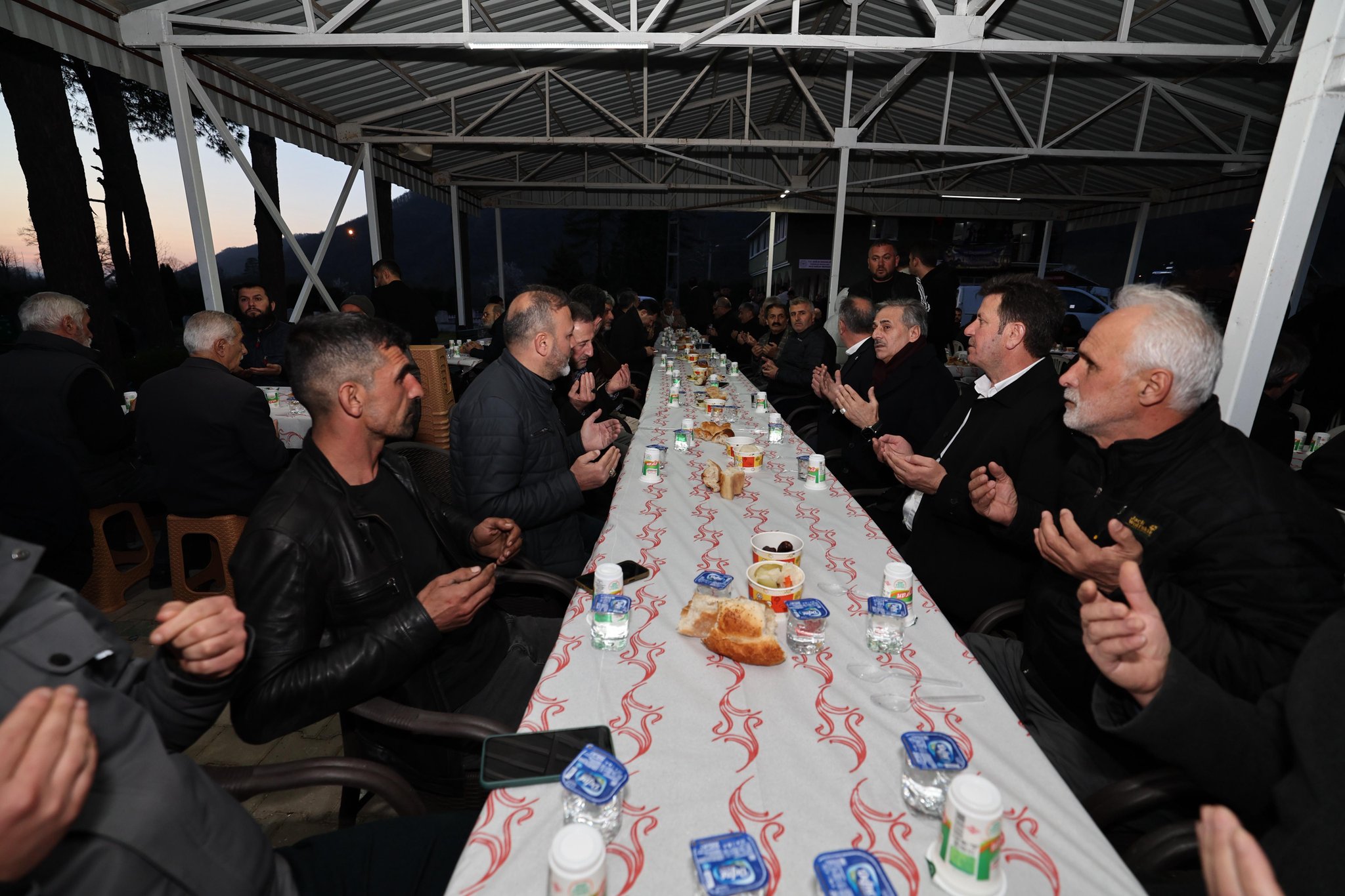 Alemdar: Verdiğimiz sözleri bir bir tutuyoruz