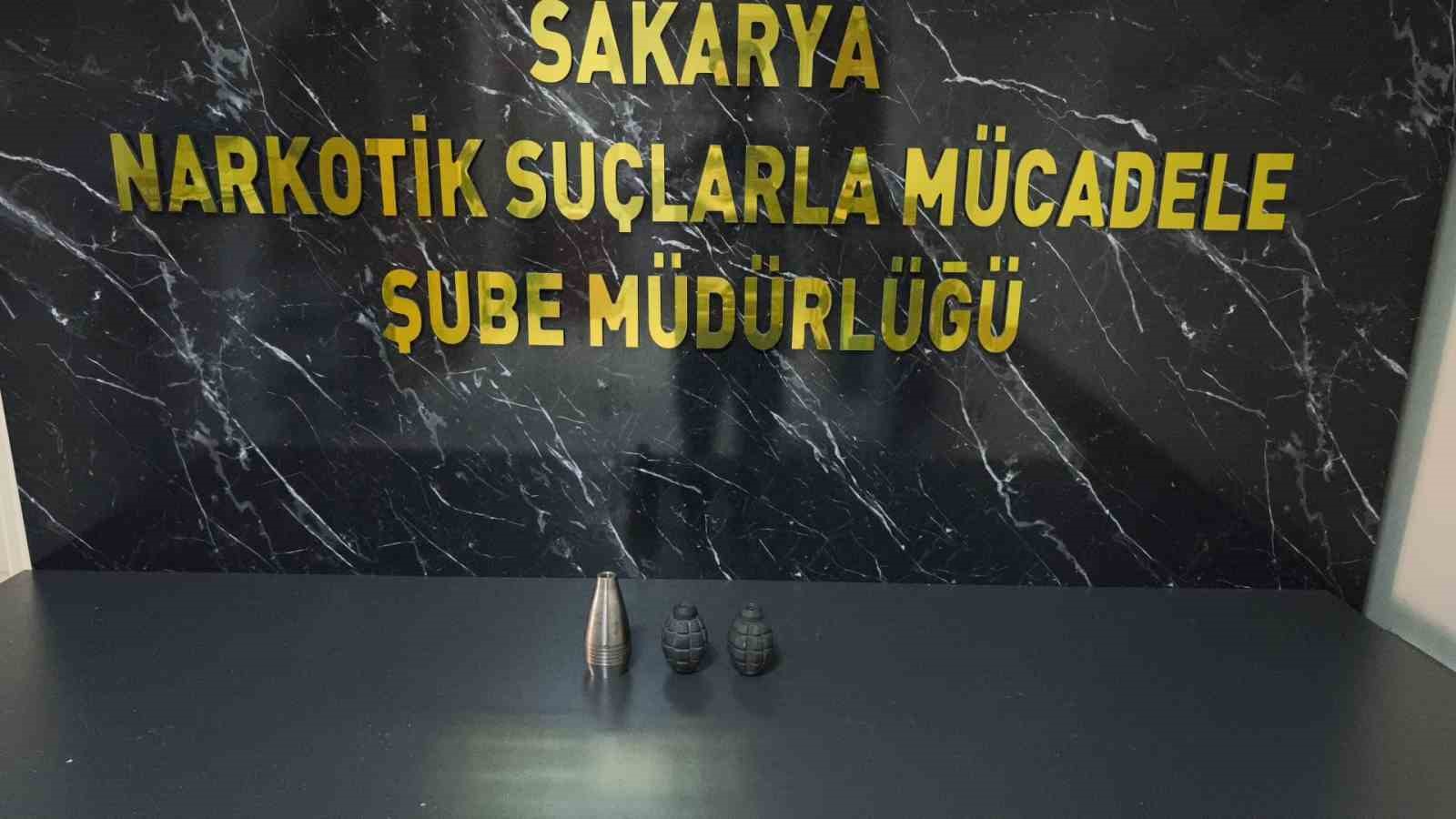 Uyuşturucu baskınında evden el bombası ve havan topu gövdesi çıktı