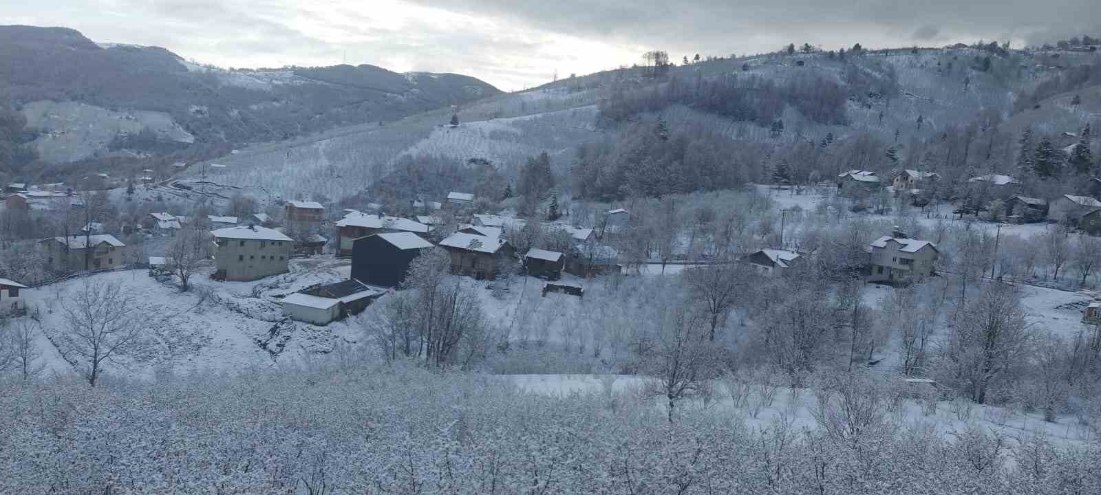 Sakarya’nın yüksek kesimleri beyaza büründü