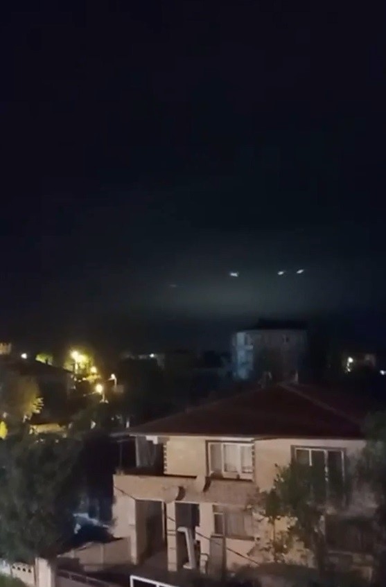 Sakarya’da gökyüzünde görülen ışıklar merak uyandırdı