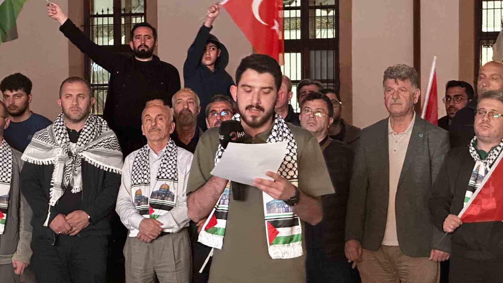 Küresel Sumud Filosu’na yapılan saldırıya karşı Sakaryalılar tek yürek oldu