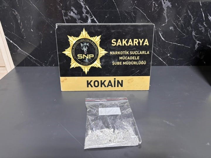 Polis ekiplerinin durdurduğu araçtan kokain çıktı: Sürücü tutuklandı