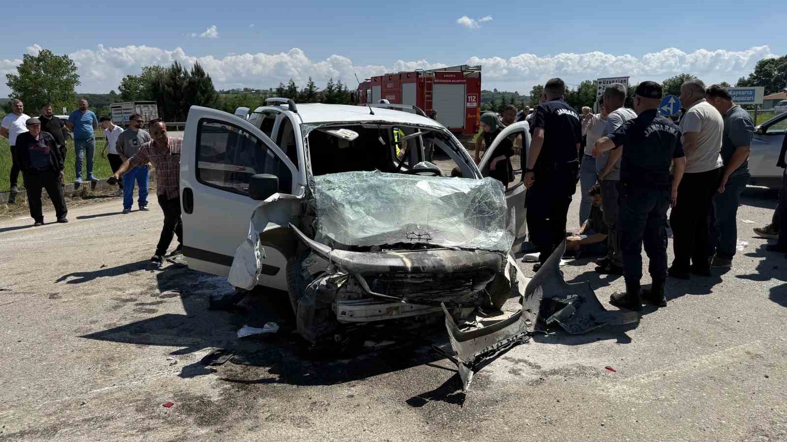 Sakarya’da araçların çarpıştığı kazada 3’ü çocuk 7 kişi yaralandı