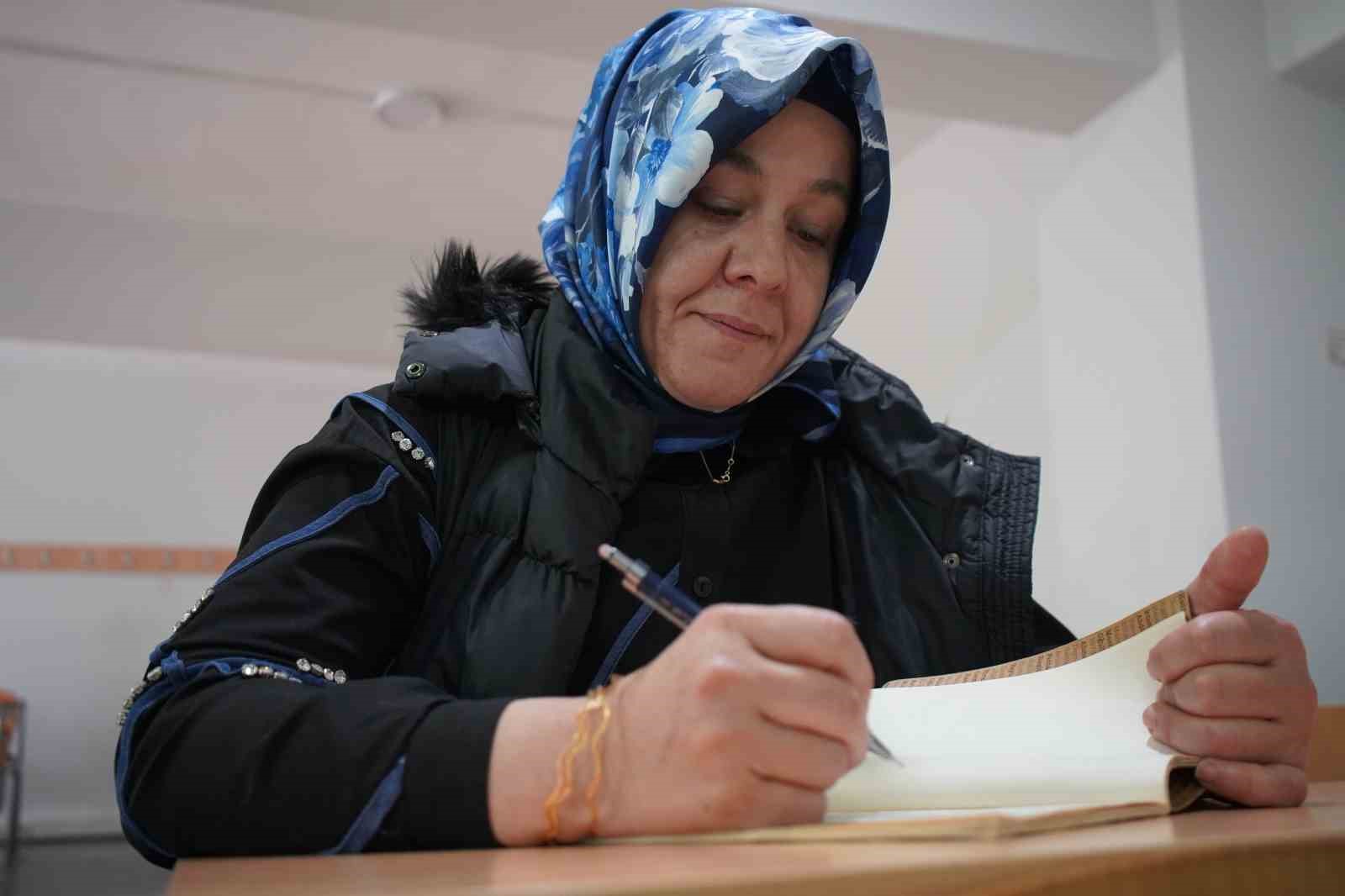 İki çocuk annesi, kızının 