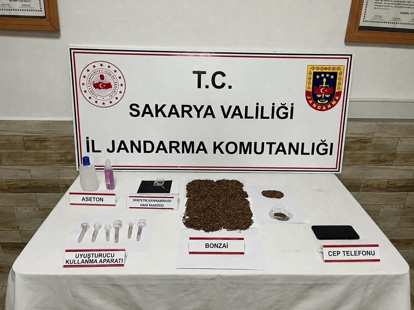 Uyuşturucu operasyonunda 212 kök kenevir ele geçirildi, 3 şüpheli tutuklandı