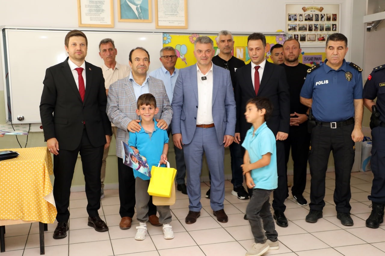 Okullarda son zil çaldı, öğrencilerin ilk karne hediyesi protokolden geldi