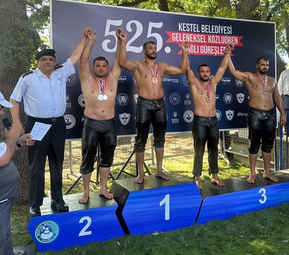 Sakarya Büyükşehir sporcularından 2 farklı branşta derece