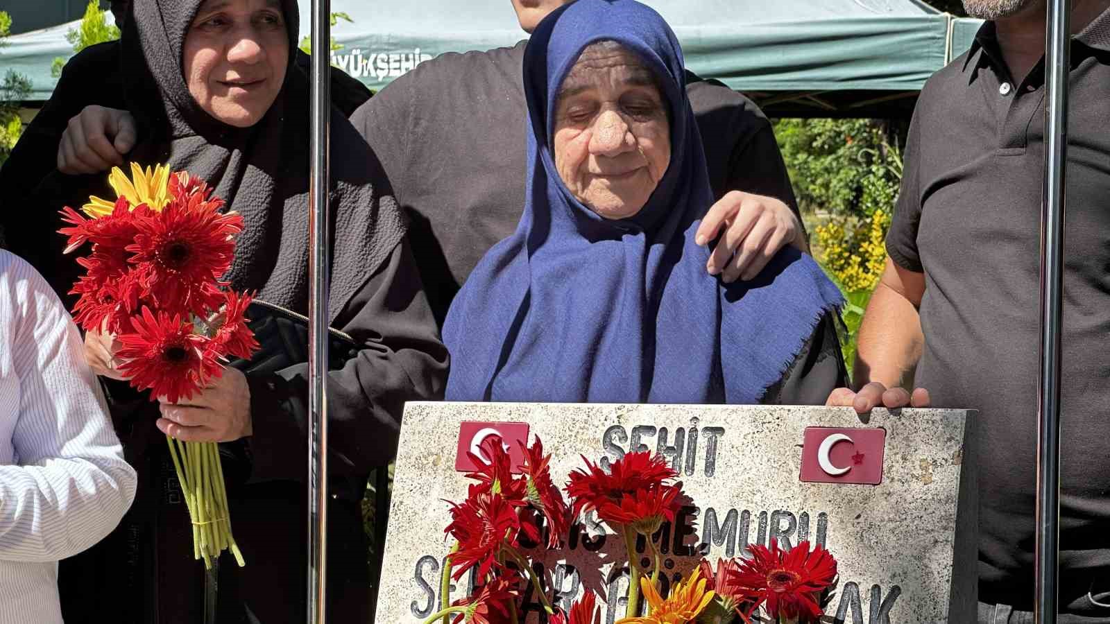 15 Temmuz şehidi, 10’uncu yıl dönümünde mezarı başında anıldı
