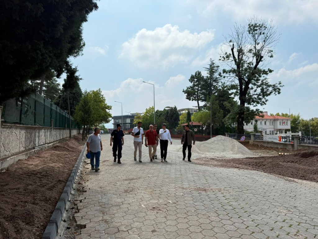 Başpınar Mahallesi’nde Kaldırım ve Çevre Düzenleme Çalışmaları Sürüyor