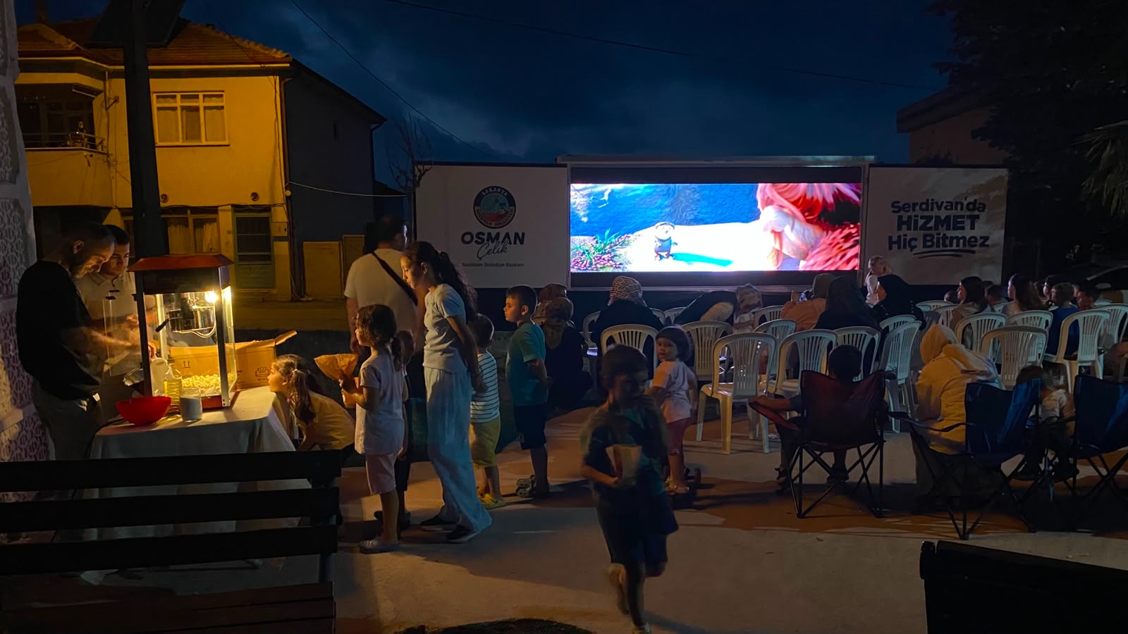 Serdivan’da Açık Hava Sinema Geceleri Beşevler’de Başladı