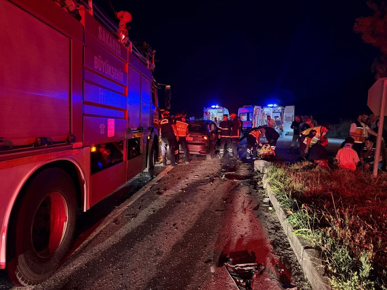 Sakarya’da iki otomobilin çarpıştığı kazada 5 kişi yaralandı