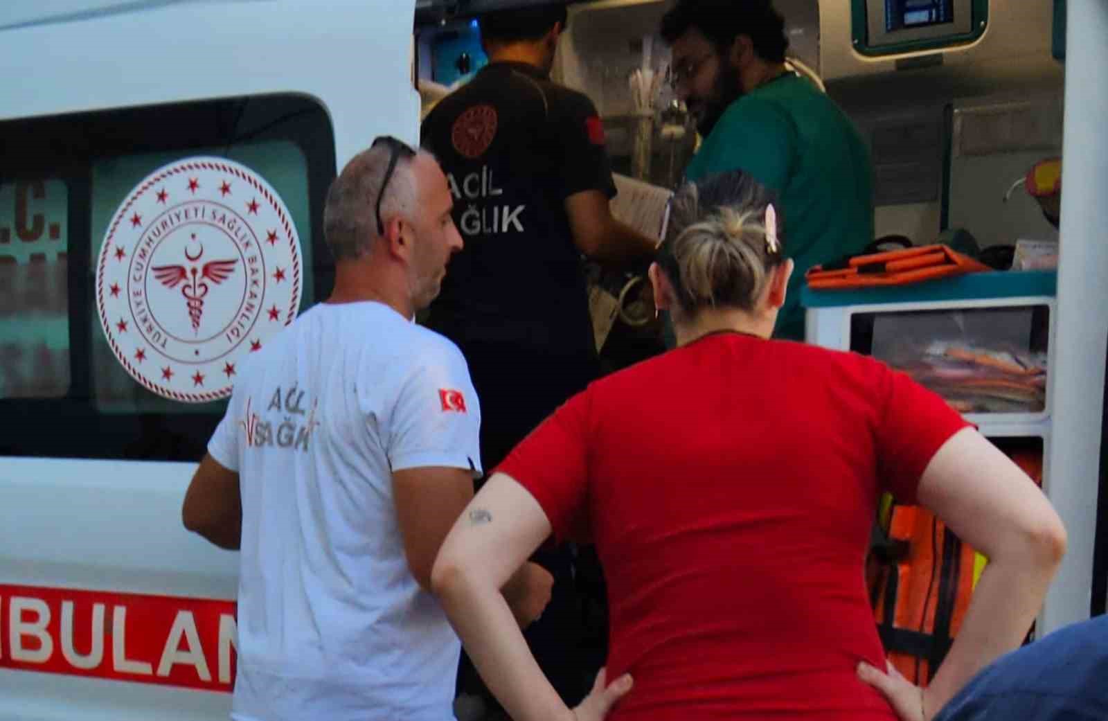Havuza düşen çocuk boğulma tehlikesi geçirdi, doktorların müdahalesiyle kurtarıldı