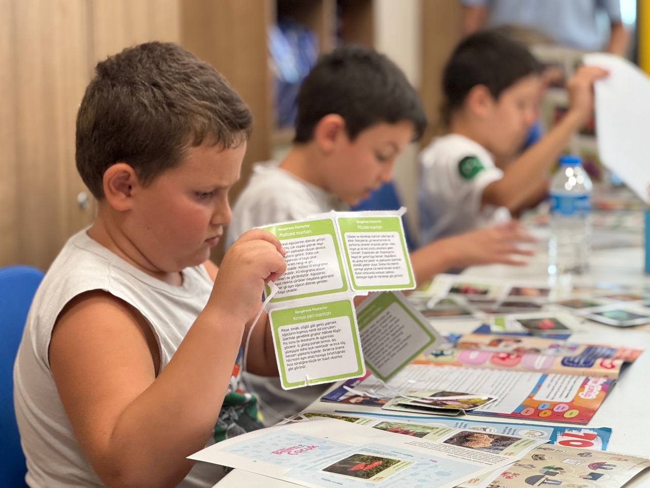 Genç Düşünürler Bilim Atölyesi’nde Çocuklar Bilimi Uygulayarak Öğrendi