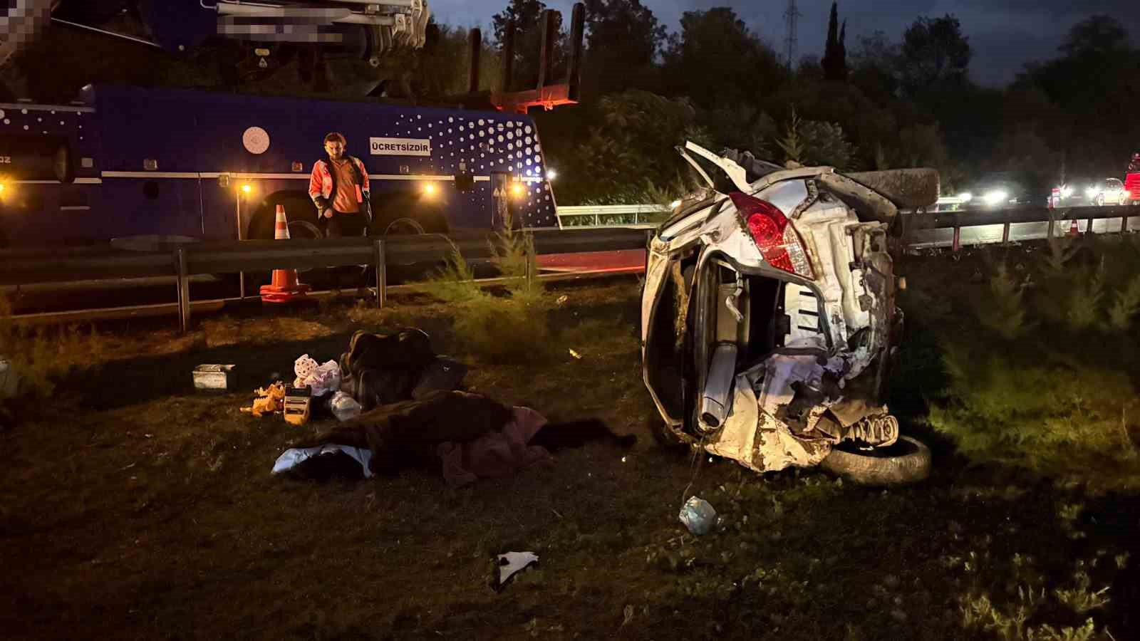 Otoyolda devrilen otomobildeki ölü ve yaralıların kimlikleri belli oldu